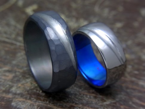 ダークグレーの結婚指輪