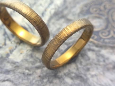 イエローオーカーチタン結婚指輪